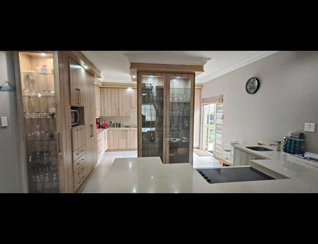 4 BEDROOM HOUSE FOR SALE IN PRETORIA GARDENS